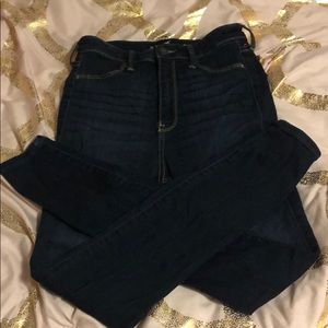 HOLLISTER ULTRA HIGH RISE DARKWASH JEAN LEGGINGS
